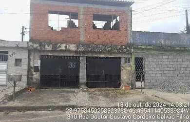 Imagem: A casa possui 2 Dormitórios, 1 Banheiro, 138m² de Área e