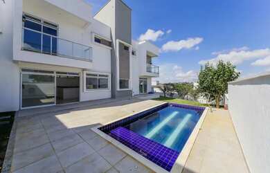 Imagem: A casa em condomínio possui 3 Dormitórios, 2 Banheiros, 2