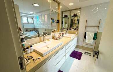 Imagem 6: Cobertura de Alto Padrão em Localização Nobre com Vista Mar e Lazer...