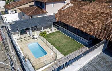 Imagem: O apartamento possui 4 Dormitórios, 1 Banheiro, 3 Vagas na