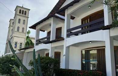 Imagem: A casa possui 5 Dormitórios, 5 Banheiros, 5 Vagas na garagem