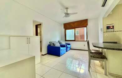 Imagem: O apartamento possui 1 Dormitório, 1 Banheiro, 1 Vaga na garagem