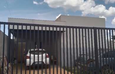 Imagem: A casa em condomínio possui 3 Dormitórios, 2 Banheiros, 2