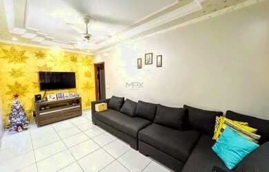 Imagem: A casa possui 2 Dormitórios, 2 Banheiros, 2 Vagas na garagem