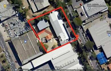 Imagem: O depósito possui 5 Vagas na garagem e 2657m² de Área e está