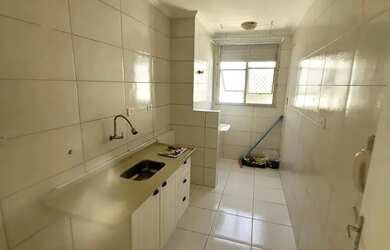 Imagem: O apartamento possui 3 Dormitórios, 1 Banheiro, 1 Vaga na garagem