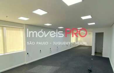 Imagem: O depósito possui 3 Vagas na garagem, 200m² de Área e está