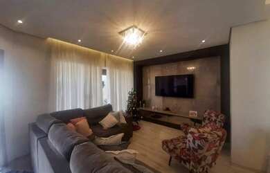 Imagem: A casa possui 3 Dormitórios, 2 Banheiros, 2 Vagas na garagem