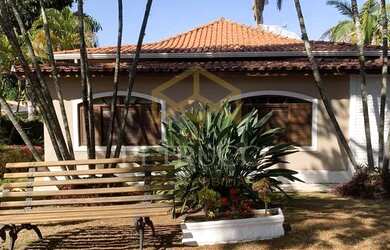 Imagem: A casa em condomínio possui 4 Dormitórios, 5 Banheiros, 5