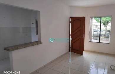 Imagem: A casa possui 3 Dormitórios, 1 Banheiro, 2 Vagas na garagem