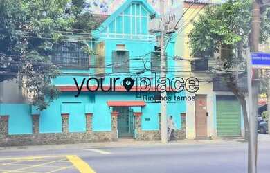 Imagem: A casa possui 5 Dormitórios, 4 Banheiros, 408m² de Área e