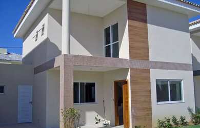 Imagem: A casa possui 3 Dormitórios, 2 Banheiros, 2 Vagas na garagem