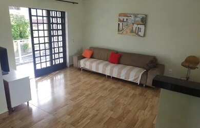 Imagem: A casa possui 2 Dormitórios e 1 Banheiro e está localizado