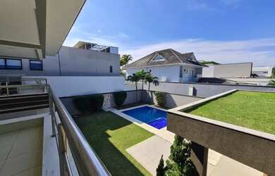 Imagem: A casa em condomínio possui 5 Dormitórios, 5 Banheiros, 4