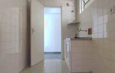 Imagem: O apartamento possui 1 Dormitório, 1 Banheiro, 1 Vaga na garagem