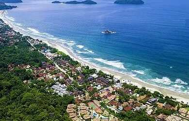 Imagem: A casa possui 2 Dormitórios, 1 Banheiro, 2 Vagas na garagem