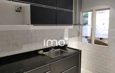 Imagem: A casa em condomínio possui 2 Dormitórios, 2 Banheiros, 2