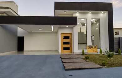 Imagem: A casa em condomínio possui 3 Dormitórios, 2 Banheiros, 4