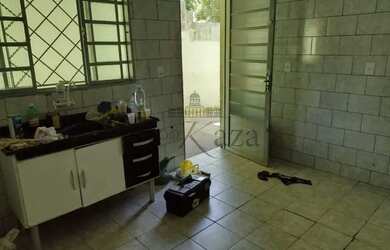 Imagem: A casa possui 2 Dormitórios, 2 Banheiros, 1 Vaga na garagem