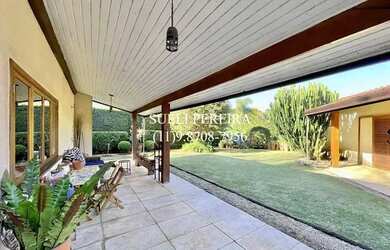 Imagem: A casa em condomínio possui 3 Dormitórios, 4 Banheiros, 5