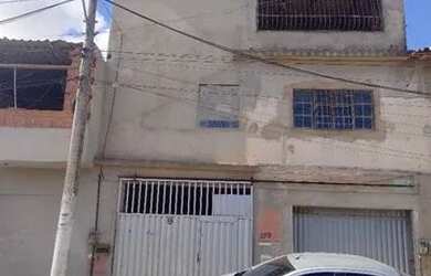 Imagem: A casa possui 2 Dormitórios, 1 Banheiro, 2 Vagas na garagem