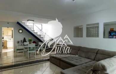 Imagem: A casa possui 3 Dormitórios, 5 Banheiros, 5 Vagas na garagem