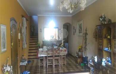 Imagem: A casa possui 4 Dormitórios, 4 Banheiros, 2 Vagas na garagem