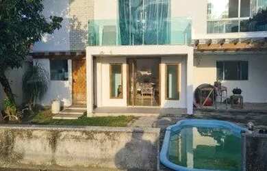 Imagem: A casa possui 3 Dormitórios, 1 Banheiro, 2 Vagas na garagem