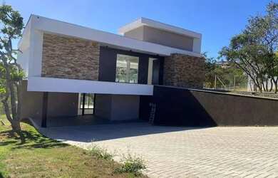 Imagem: A casa em condomínio à venda possui 4 Dormitórios, 4 Banheiros