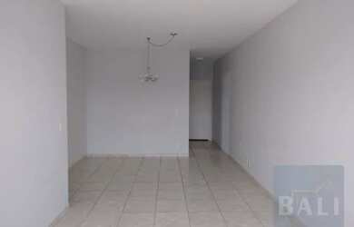 Imagem: O apartamento possui 2 Dormitórios, 2 Banheiros, 2 Vagas na