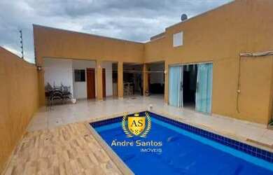 Imagem: A casa possui 4 Dormitórios, 1 Banheiro, 4 Vagas na garagem