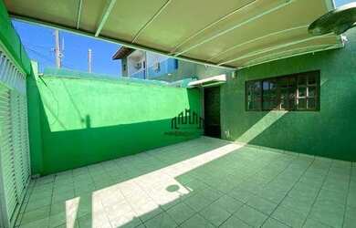 Imagem: A casa possui 2 Dormitórios, 2 Banheiros, 2 Vagas na garagem