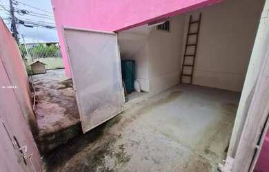 Imagem: A casa possui 3 Dormitórios, 1 Banheiro, 1 Vaga na garagem