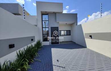 Imagem: A casa possui 2 Dormitórios, 1 Banheiro, 2 Vagas na garagem