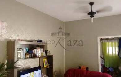 Imagem: A casa possui 2 Dormitórios, 1 Banheiro, 2 Vagas na garagem