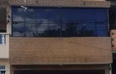 Imagem: A casa possui 3 Dormitórios, 3 Banheiros, 2 Vagas na garagem