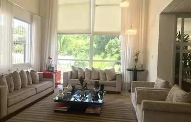 Imagem: A casa em condomínio possui 5 Dormitórios, 5 Banheiros, 4