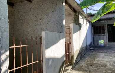 Imagem: A casa possui 2 Dormitórios, 1 Banheiro e 1 Vaga na garagem