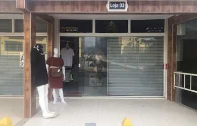 Imagem: O depósito e está localizado em Praia de Itaipuaçu, Maricá