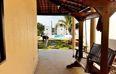 Imagem: A casa possui 3 Dormitórios, 3 Banheiros, 5 Vagas na garagem