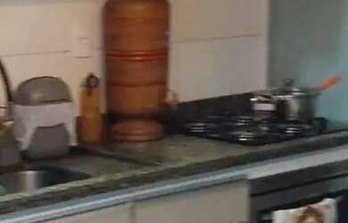 Imagem: O apartamento possui 3 Dormitórios, 1 Banheiro, 1 Vaga na garagem