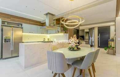 Imagem: A casa em condomínio possui 4 Dormitórios, 4 Banheiros, 4