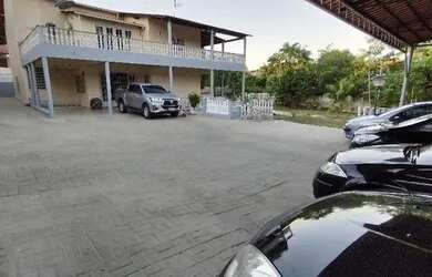 Imagem: A casa possui 5 Dormitórios, 1 Banheiro, 5 Vagas na garagem