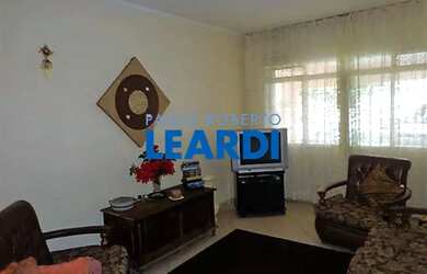 Imagem: A casa possui 3 Dormitórios, 3 Banheiros, 2 Vagas na garagem