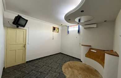 Imagem: A kitnet possui 1 Dormitório, 1 Banheiro, 1 Vaga na garagem