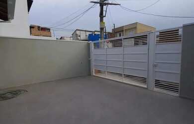 Imagem: A casa possui 3 Dormitórios, 3 Banheiros, 2 Vagas na garagem