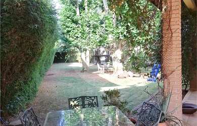 Imagem: A casa possui 4 Dormitórios, 5 Banheiros, 5 Vagas na garagem