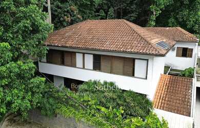 Imagem: A casa possui 5 Dormitórios, 5 Banheiros, 2 Vagas na garagem