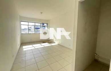 Imagem: O depósito possui 1 Vaga na garagem, 30m² de Área e está