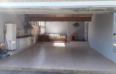 Imagem 2: Casa para venda com 229 m² e 3 quartos em Centro, Piratininga - SP